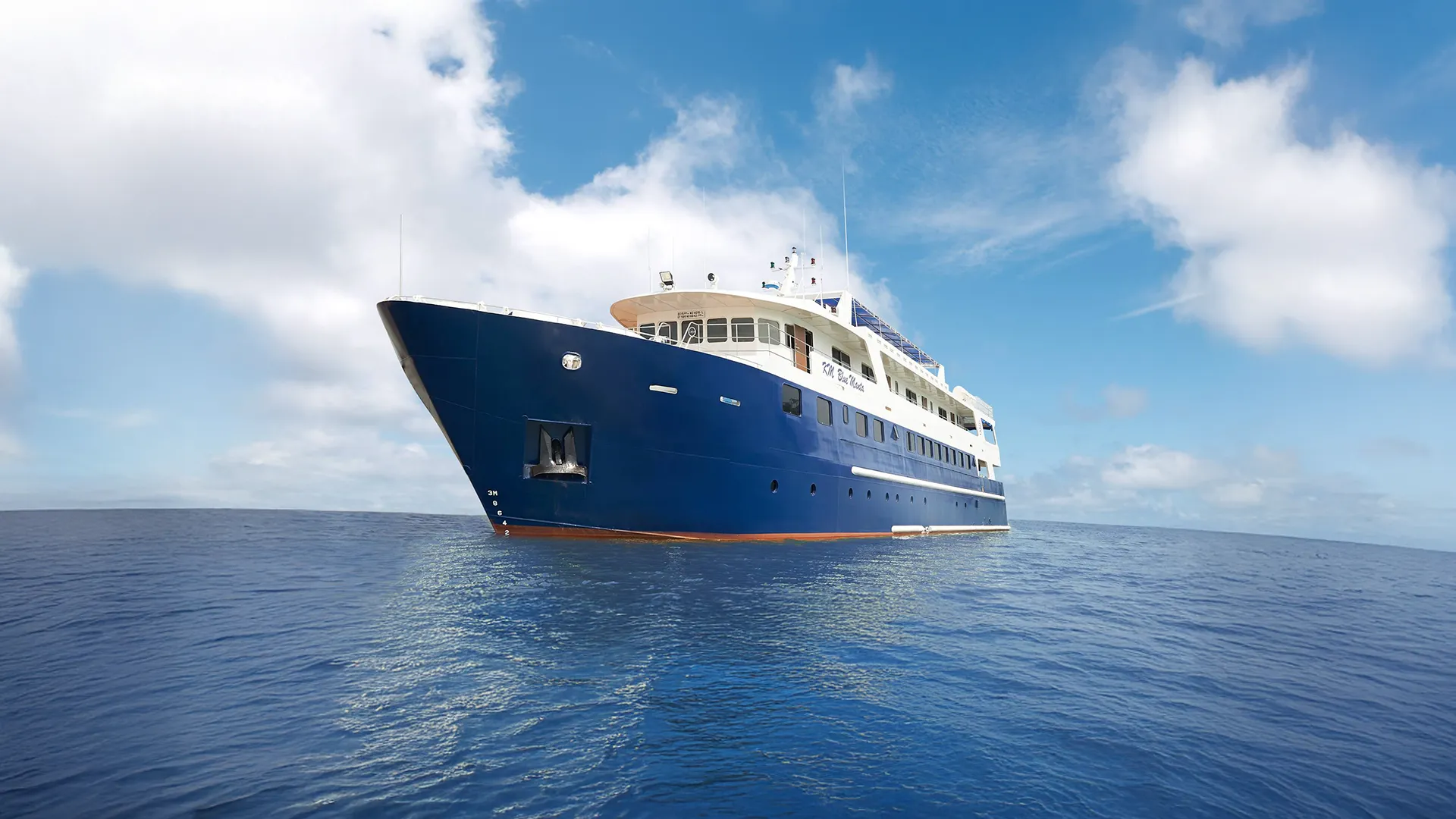Blue Manta — Premium Motor Yacht in Raja Ampat