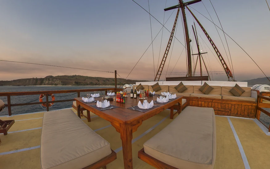 Damai II — charter yacht in Raja Ampat