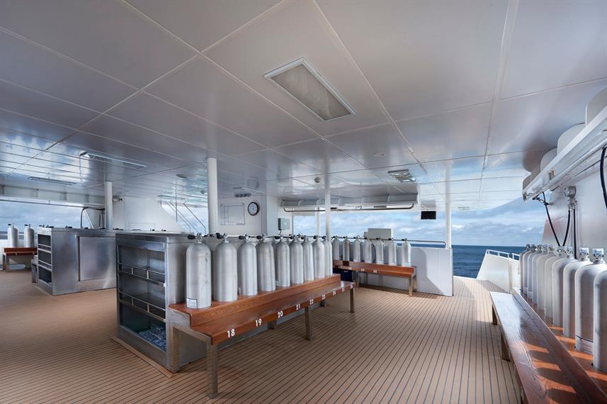 White Manta — charter yacht in Raja Ampat
