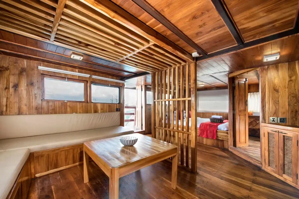La Galigo — charter yacht in Raja Ampat