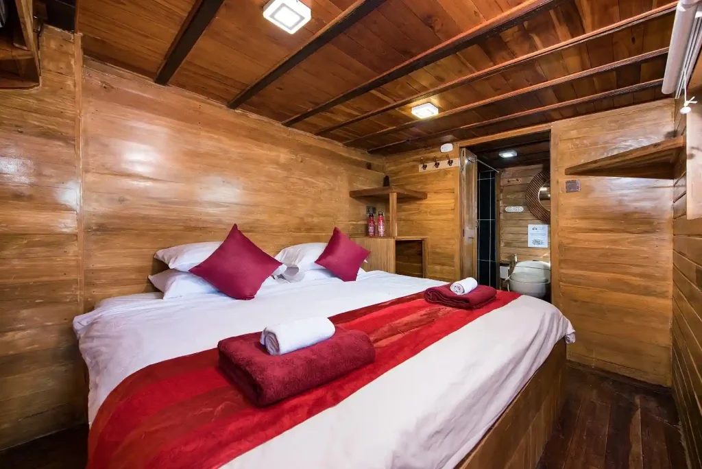 La Galigo — charter yacht in Raja Ampat