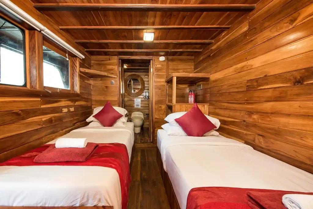 La Galigo — charter yacht in Raja Ampat