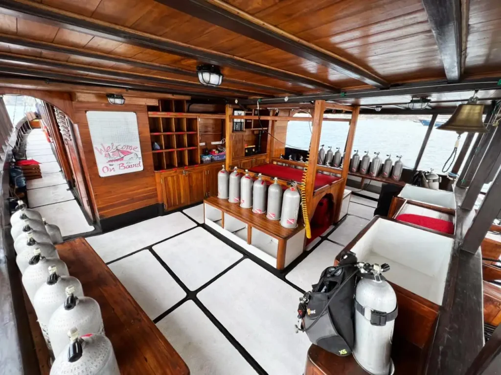 La Galigo — charter yacht in Raja Ampat