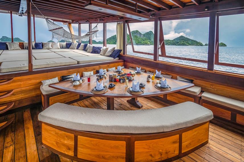 Majik — charter yacht in Raja Ampat