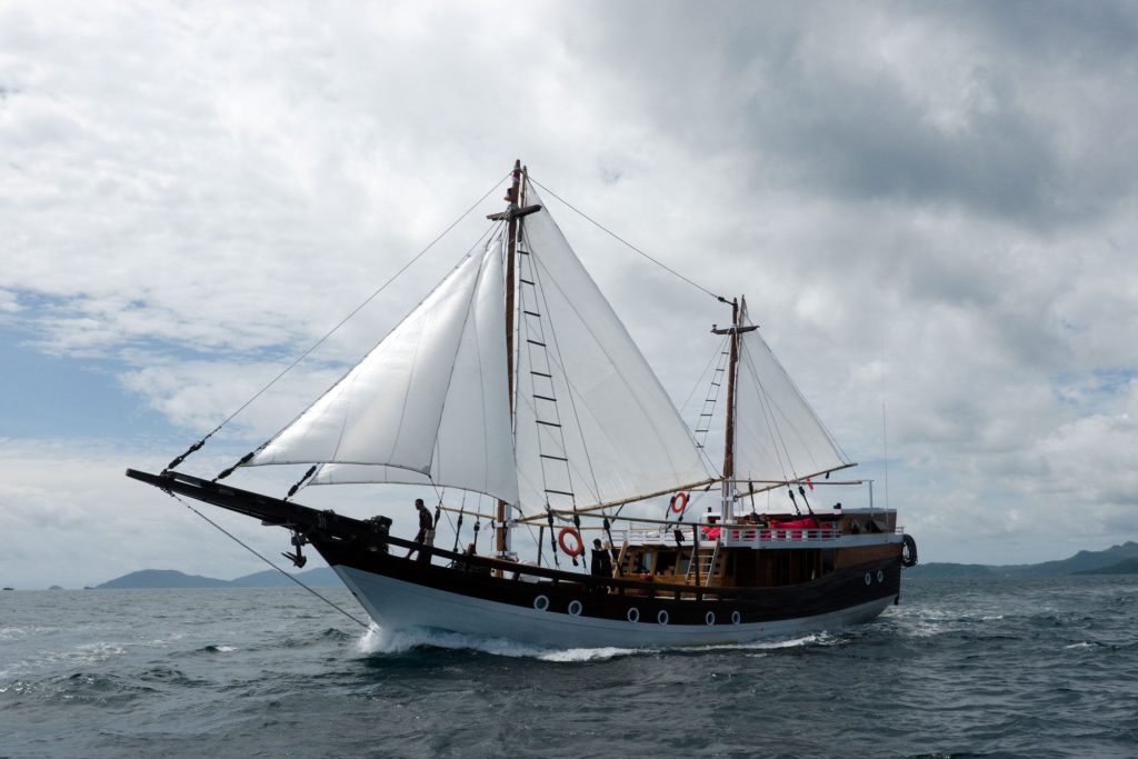 Akomo Isseki — Smart Dive Phinisi charter in Raja Ampat