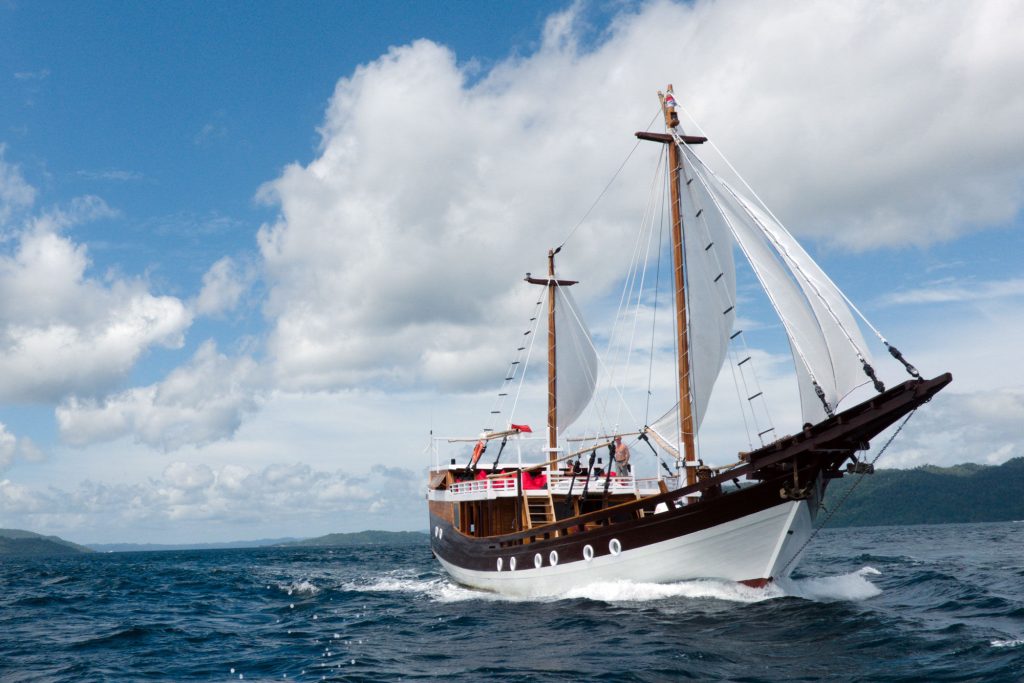 Akomo Isseki — Smart Dive Phinisi charter in Raja Ampat