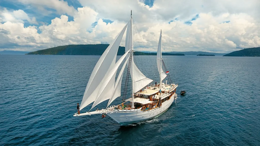 Teman — Premium Phinisi charter in Raja Ampat