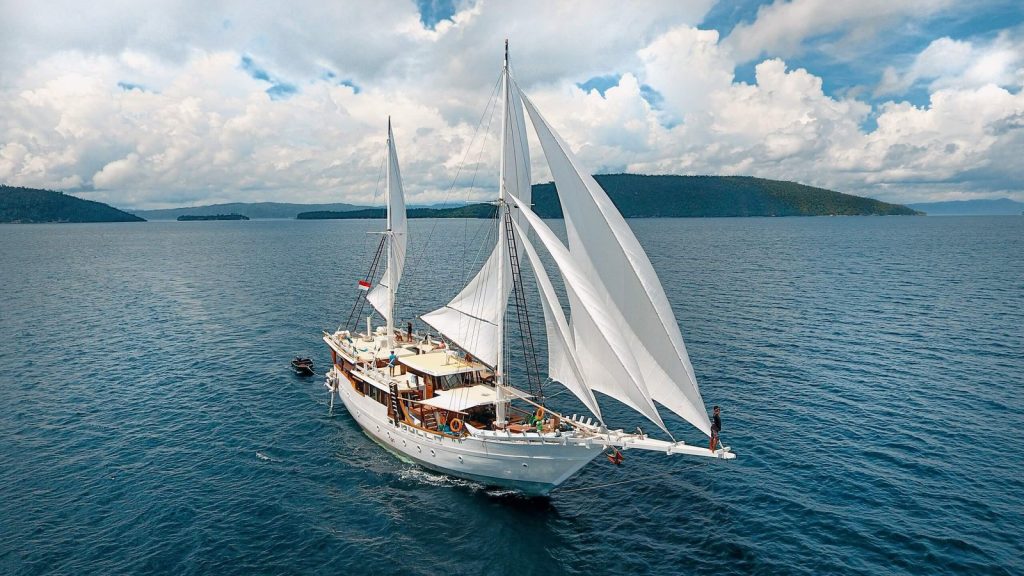 Teman — Premium Phinisi charter in Raja Ampat