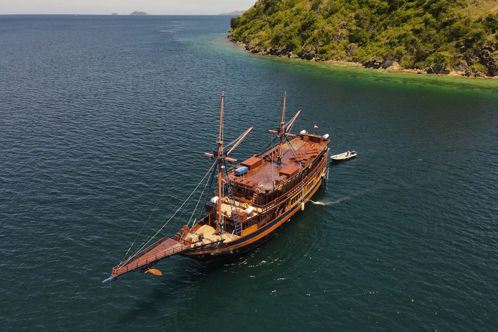 Malaillo — Premium Phinisi charter in Raja Ampat