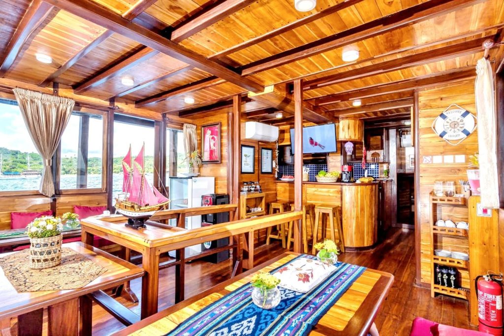 Supraba — Luxury Phinisi charter in Raja Ampat