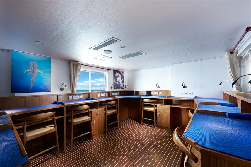 White Manta — charter yacht in Raja Ampat